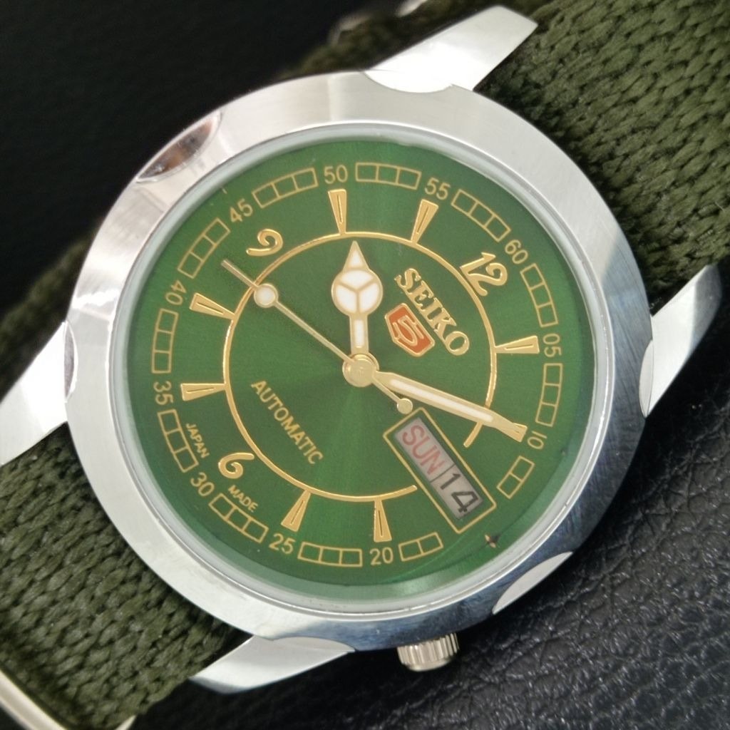 Vintage 1972 Seiko Automatic Mens Silver Watch WDaydate  Green Accents